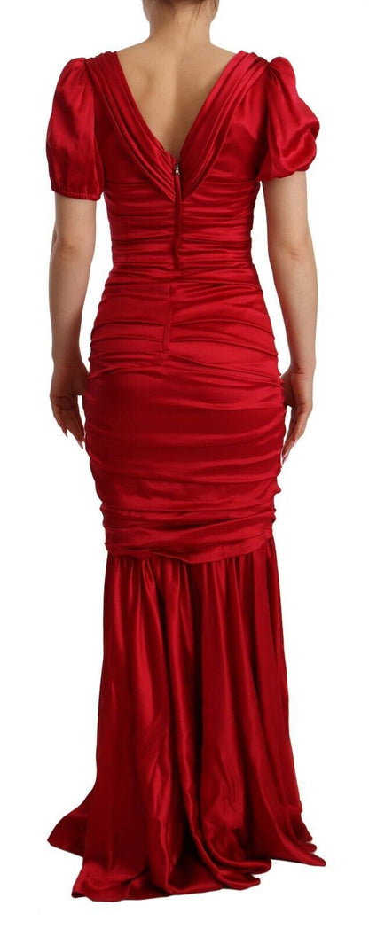 Elegante vestido de sirena de seda roja elástica