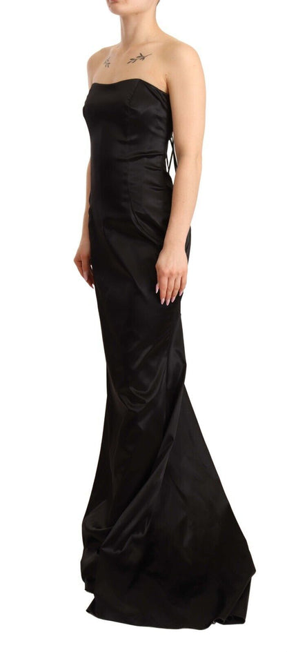 Elegante vestido de sirena negro sin tirantes