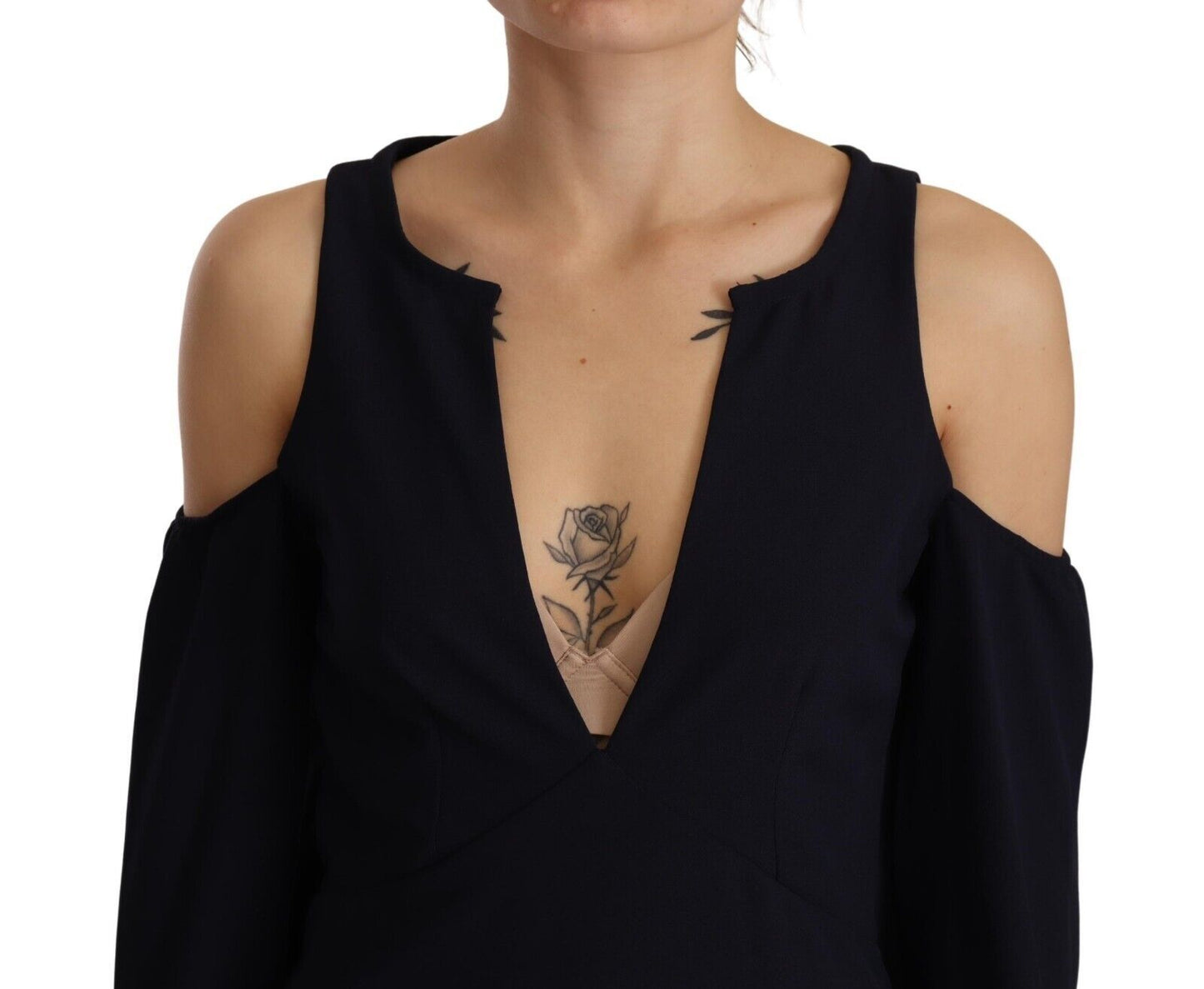 Vestido elegante negro de corte A con hombros descubiertos