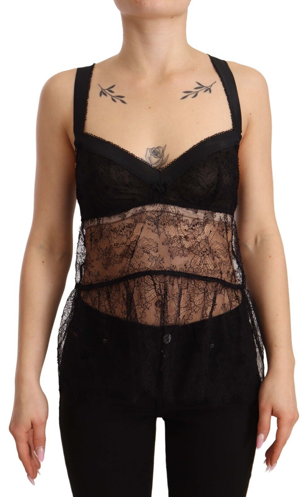 Elegante camisón de lencería de seda negra