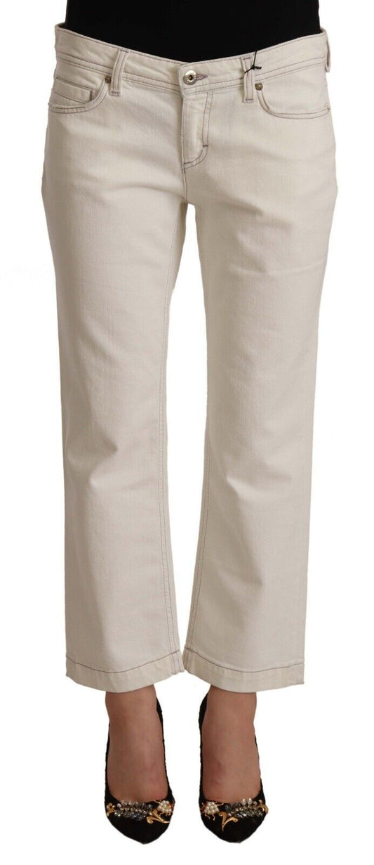 Vaqueros cortos chic en blanco roto: un imprescindible de la fashionista