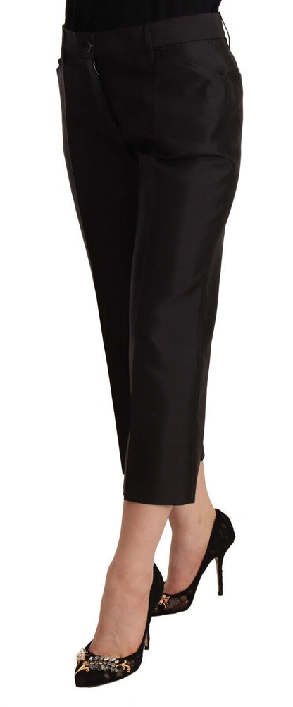 Pantalones cortos de seda chic en negro atemporal