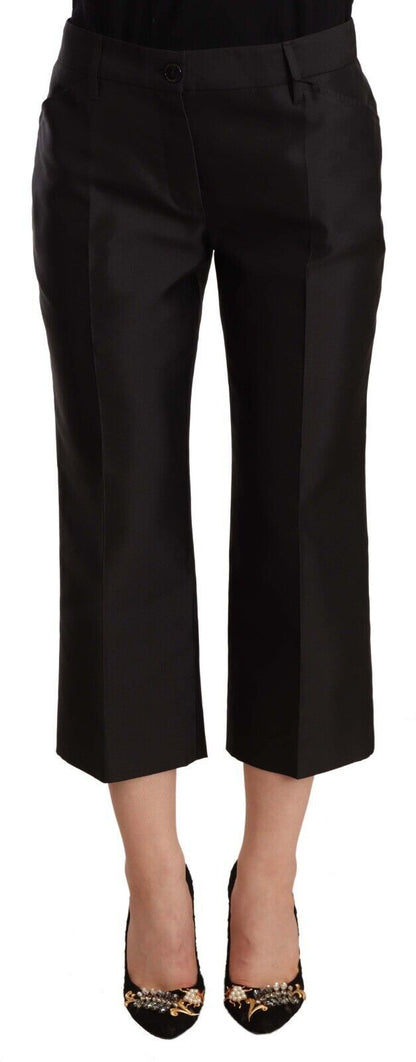 Pantalones cortos de seda chic en negro atemporal