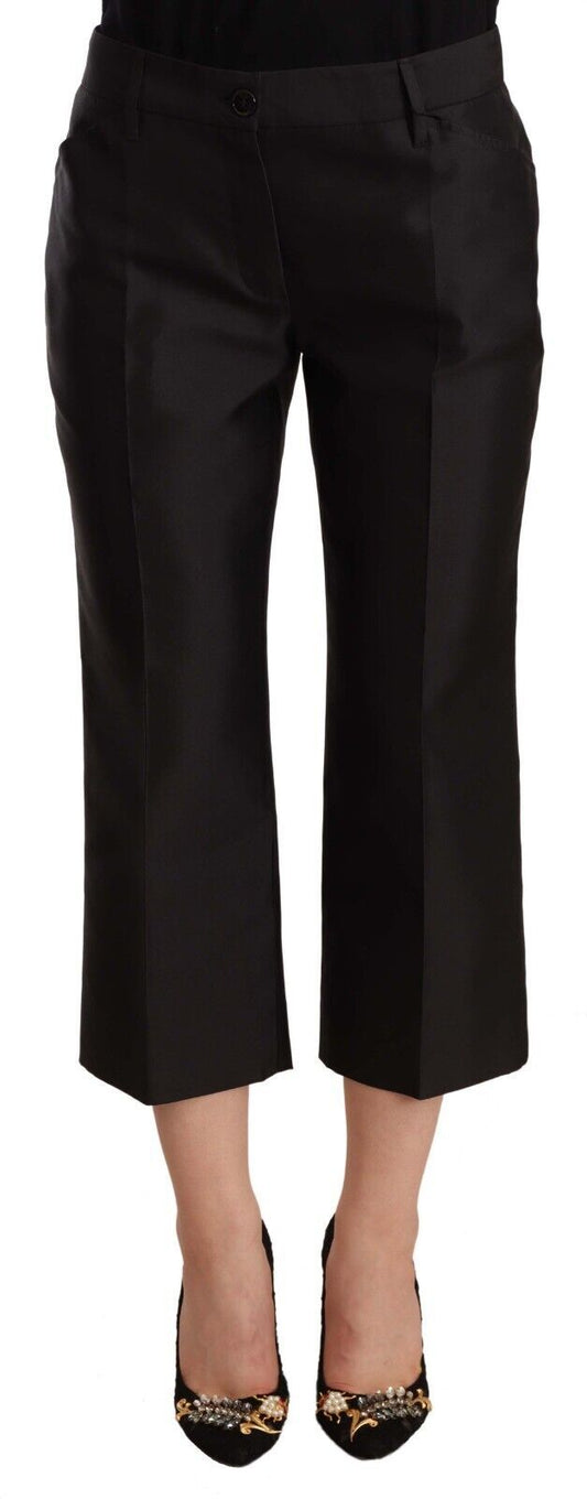 Pantalones cortos de seda chic en negro atemporal
