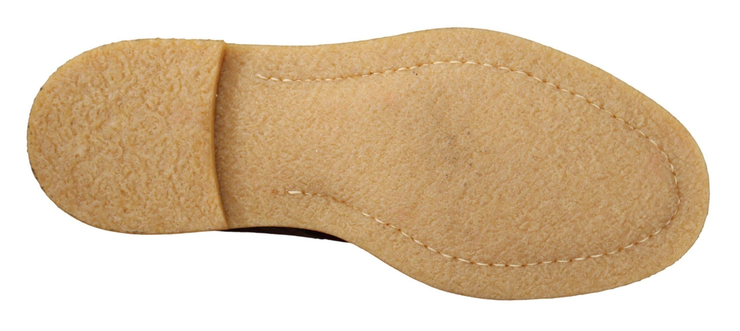 Elegantes zapatos de vestir de terciopelo y piel exótica