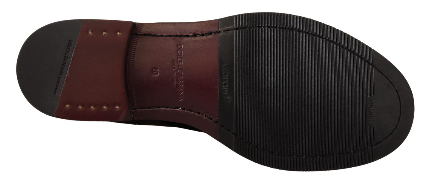 Elegantes zapatos de vestir de terciopelo negro y piel exótica