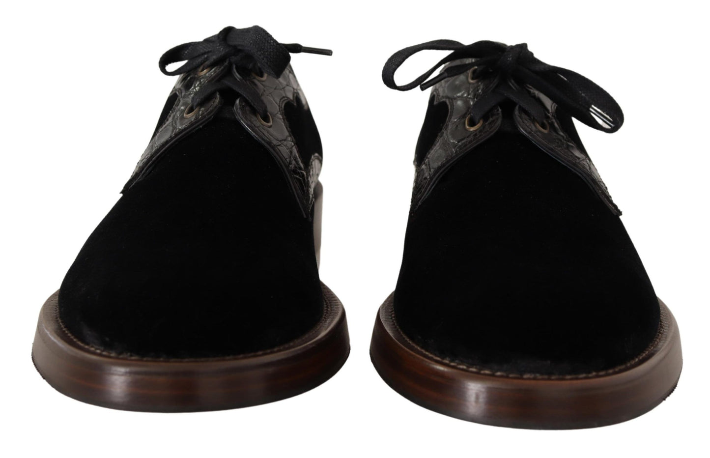 Elegantes zapatos de vestir de terciopelo negro y piel exótica