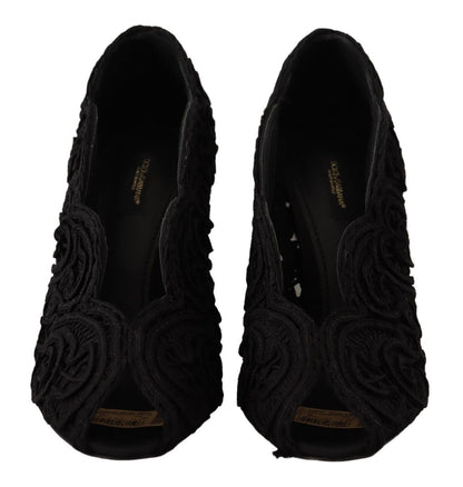 Elegantes tacones de aguja de encaje negro