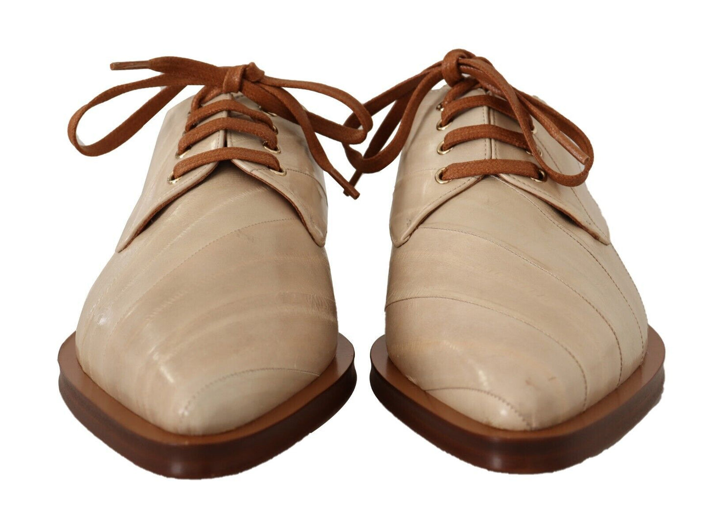 Elegantes zapatos planos formales de piel de anguila beige