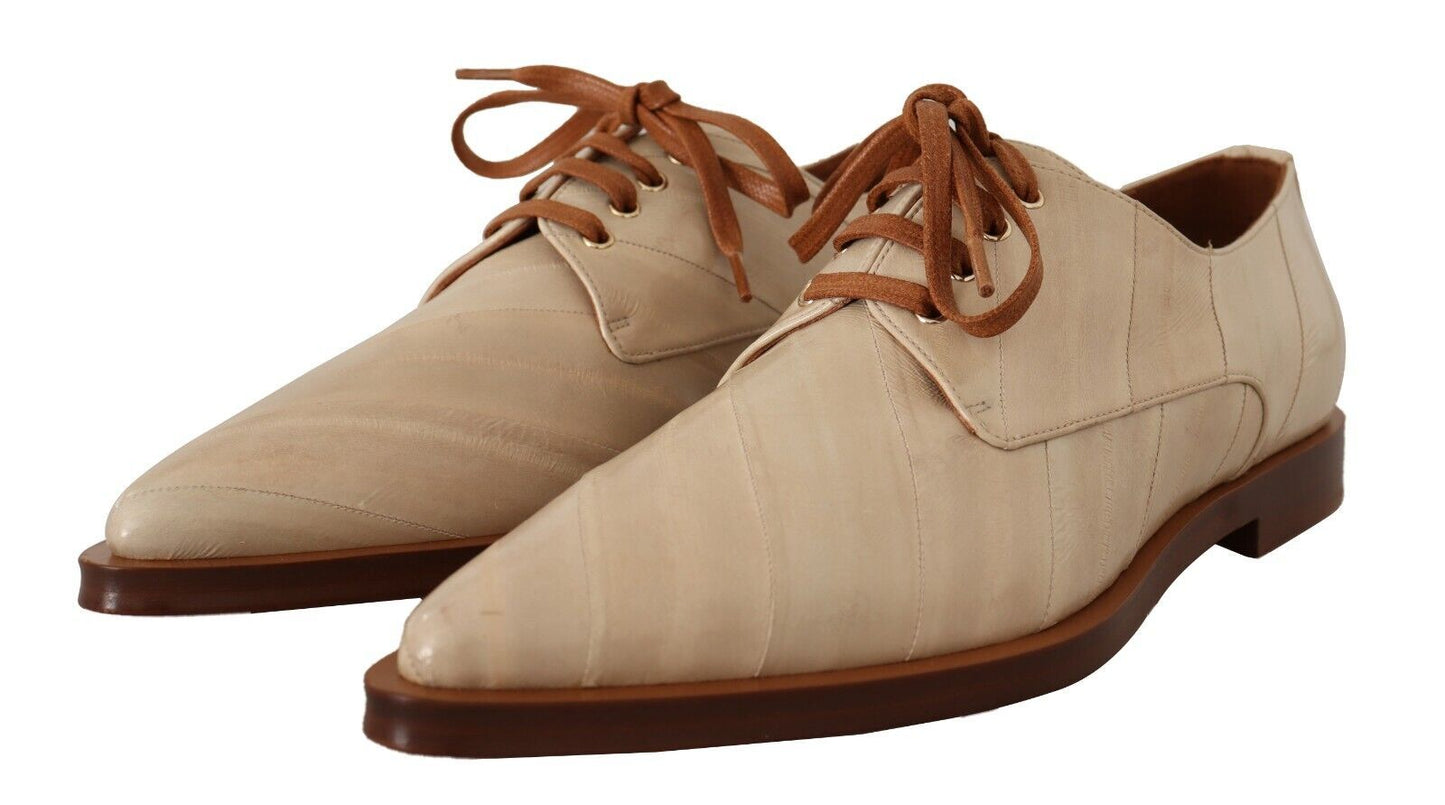 Elegantes zapatos planos formales de piel de anguila beige