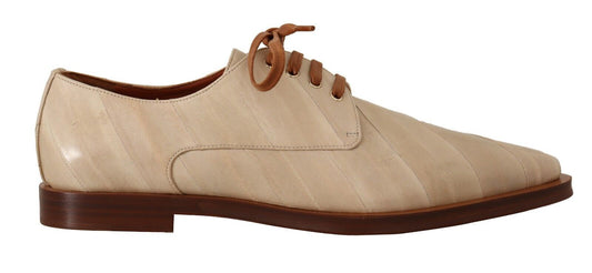 Elegantes zapatos planos formales de piel de anguila beige
