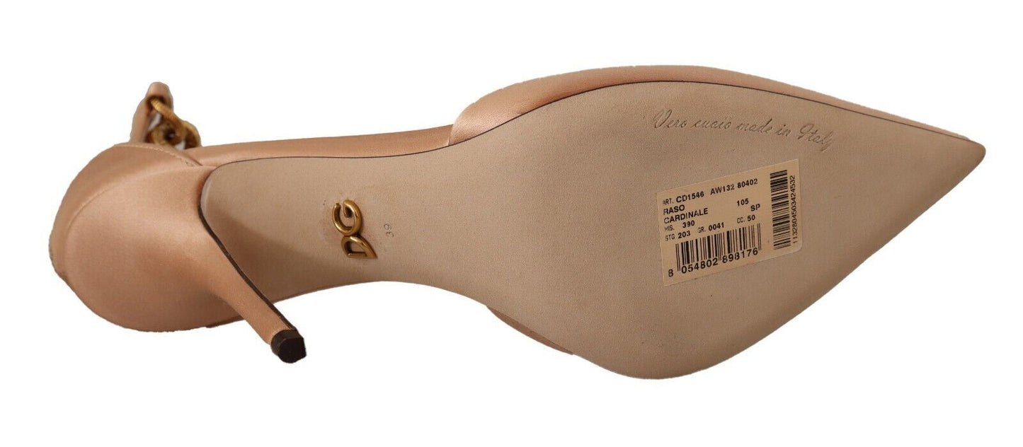 Elegantes zapatos de tacón de seda beige con tiras en el tobillo