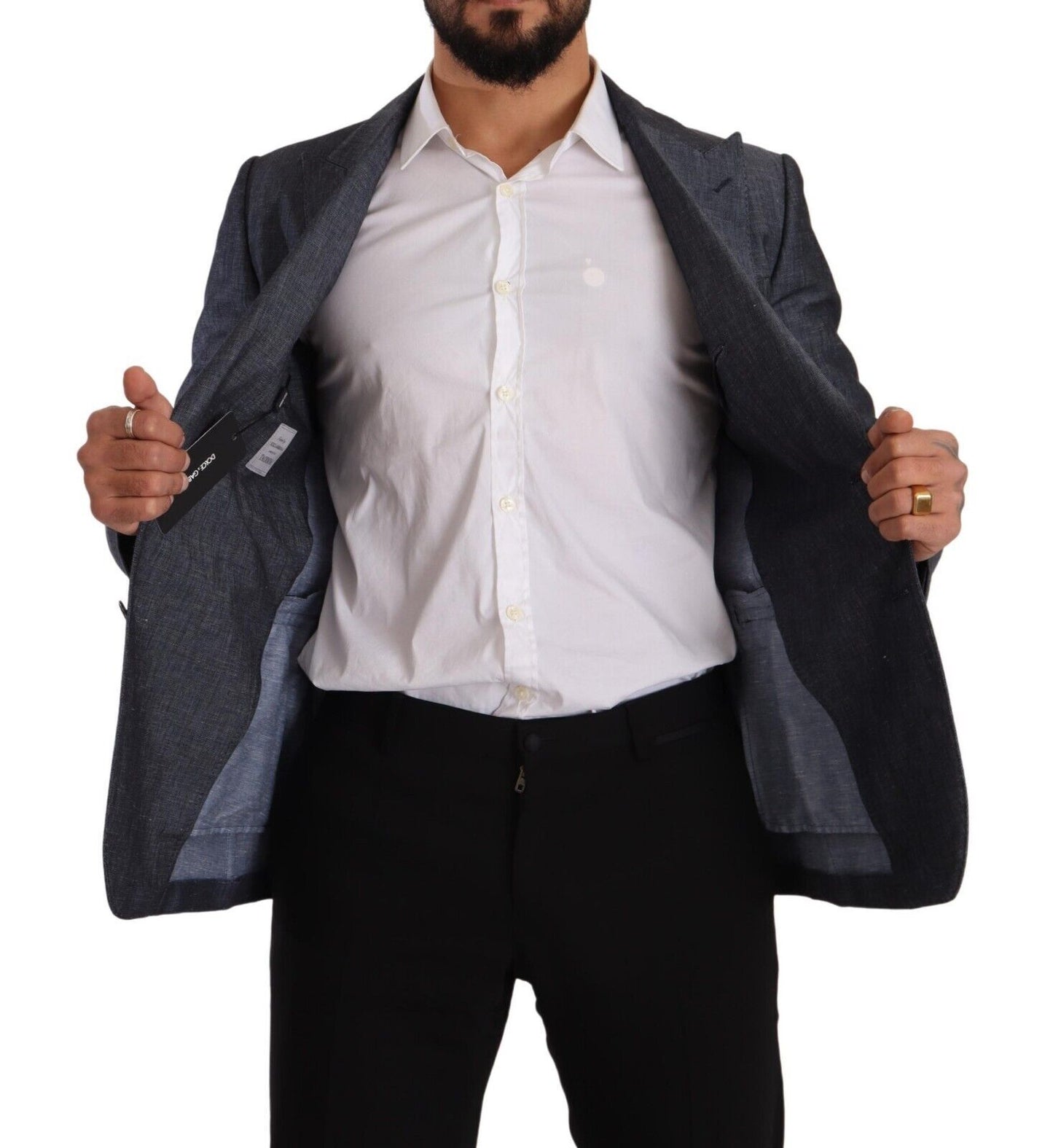 Blazer azul elegante de dos botones y corte entallado