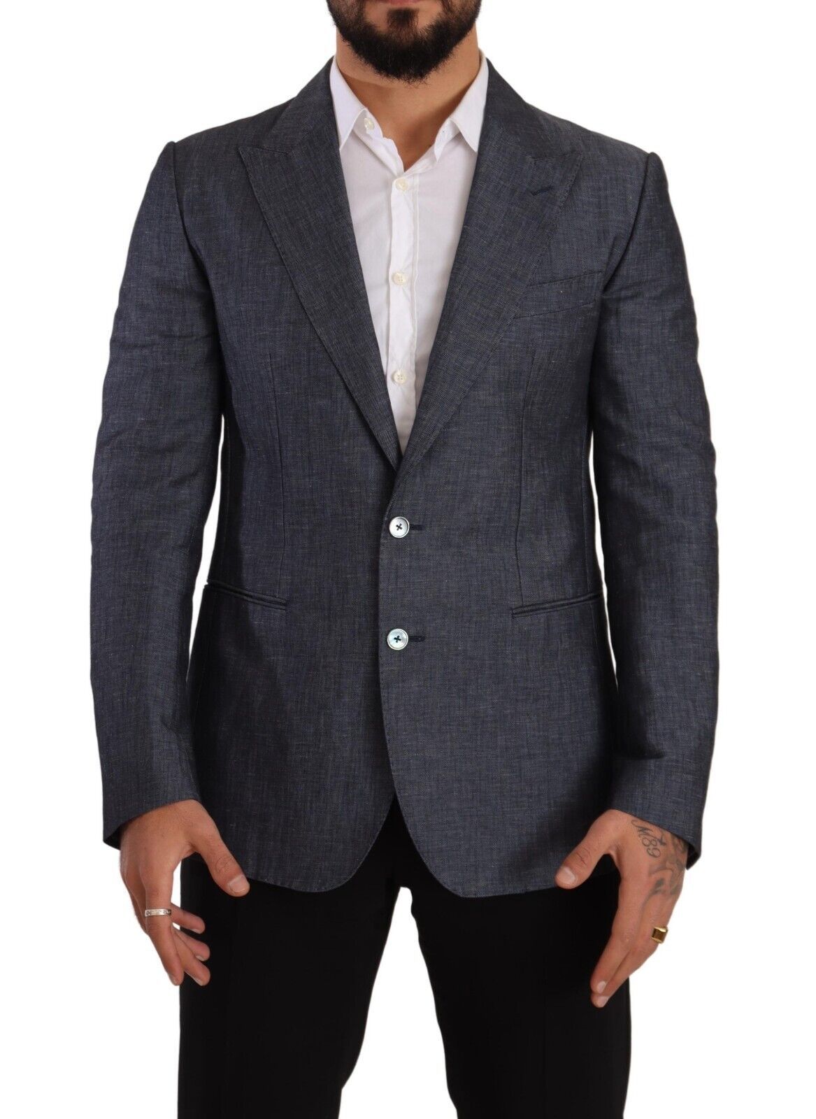 Blazer azul elegante de dos botones y corte entallado