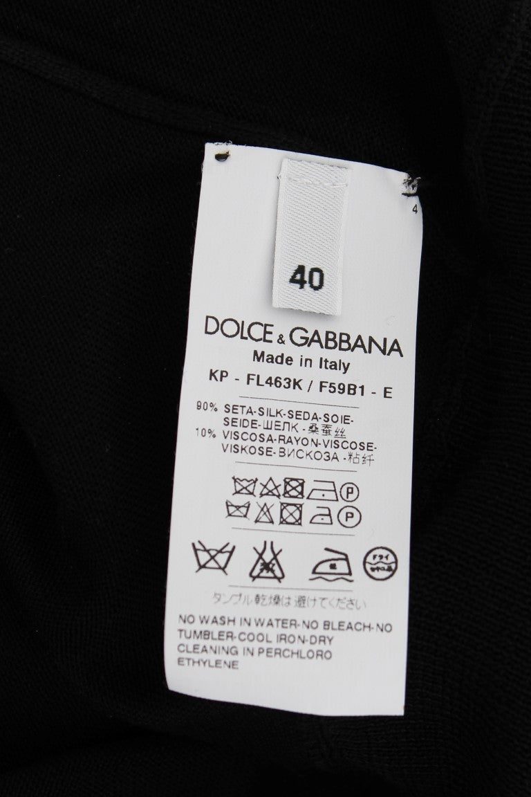 Elegante polo floral de seda negra