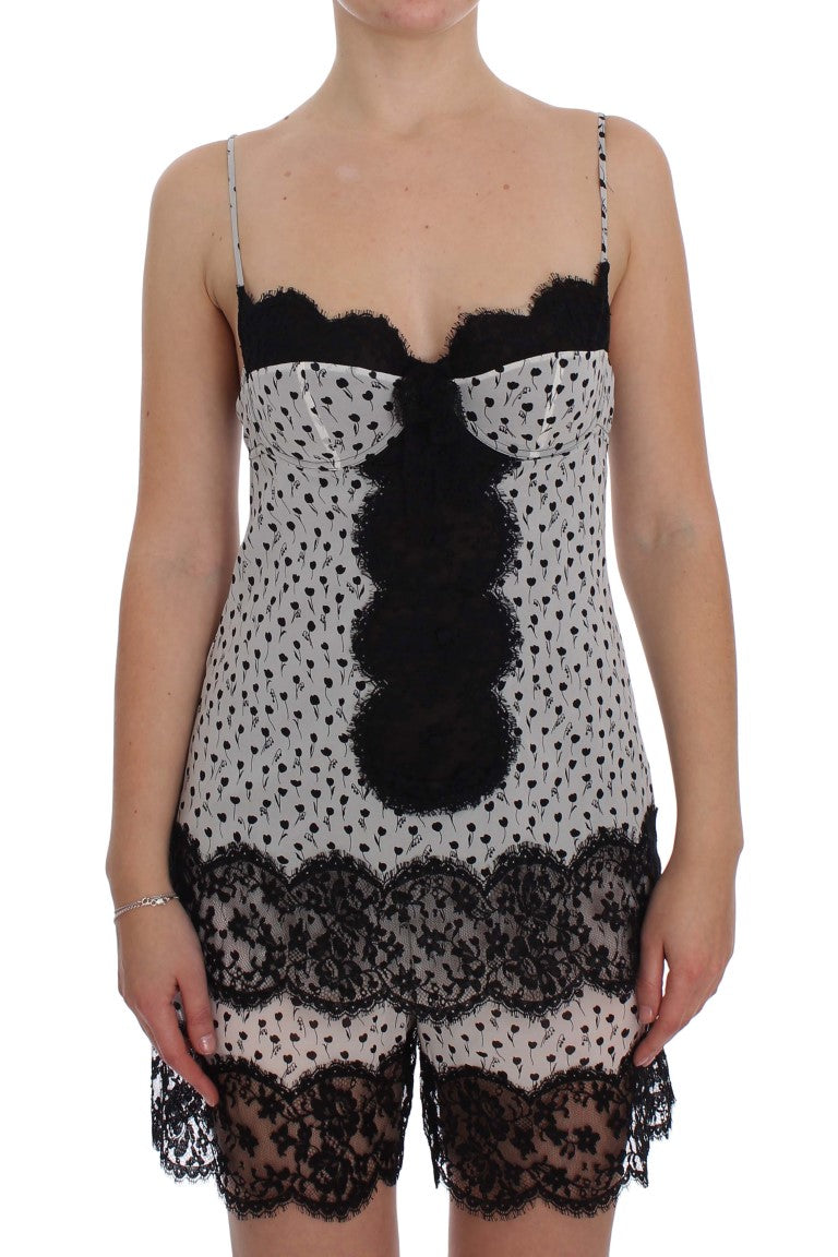 Elegante camisón de seda con encaje floral