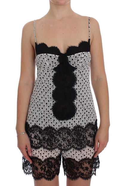 Elegante camisón de seda con encaje floral