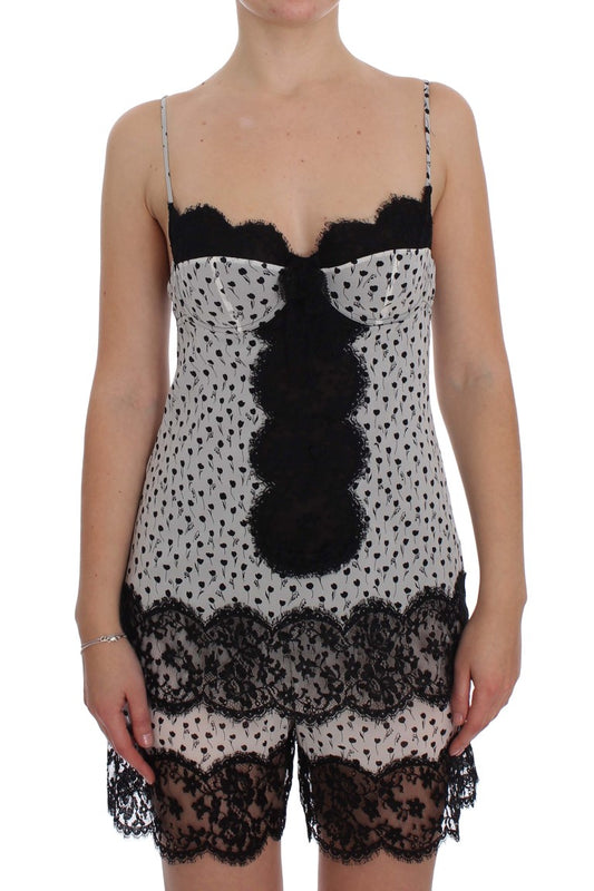 Elegante camisón de seda con encaje floral