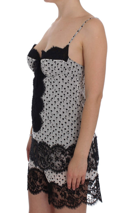 Elegante camisón de seda con encaje floral