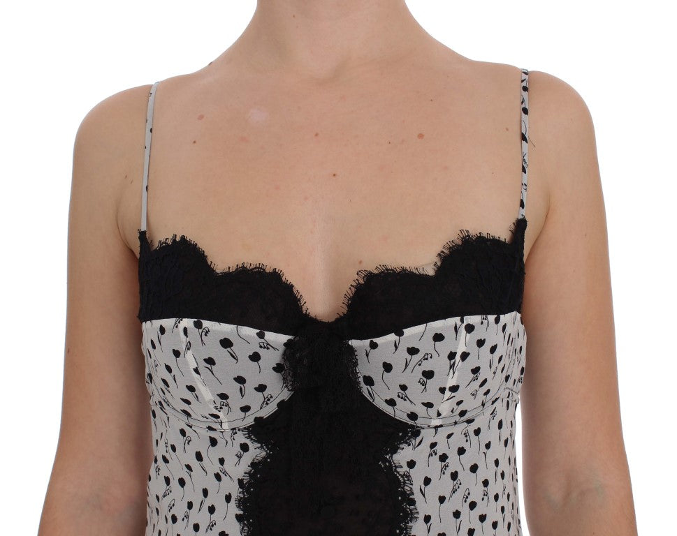 Elegante camisón de seda con encaje floral