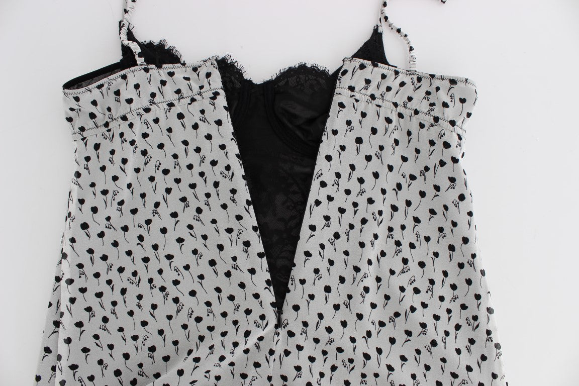 Elegante camisón de seda con encaje floral