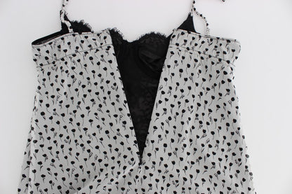 Elegante camisón de seda con encaje floral