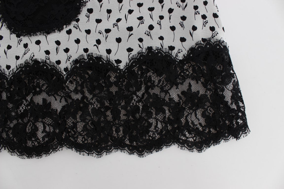 Elegante camisón de seda con encaje floral