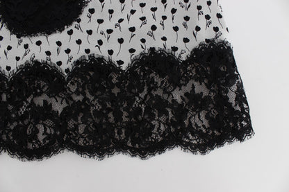 Elegante camisón de seda con encaje floral