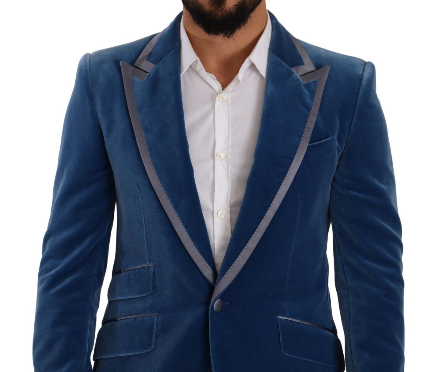 Elegante traje de terciopelo azul de corte entallado