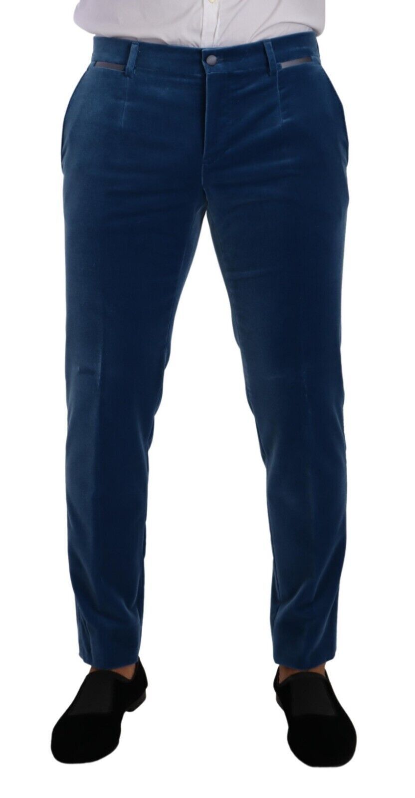 Elegante traje de terciopelo azul de corte entallado