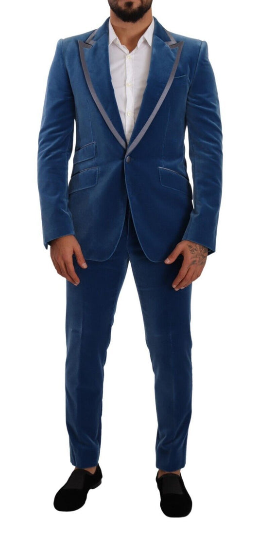 Elegante traje de terciopelo azul de corte entallado