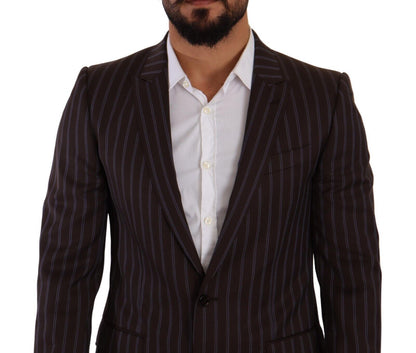 Elegante traje ajustado de rayas granates