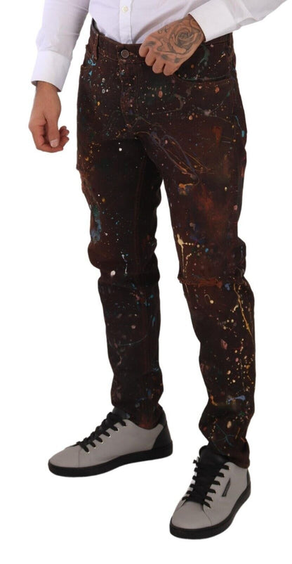 Elegantes jeans de mezclilla pintados en varios colores