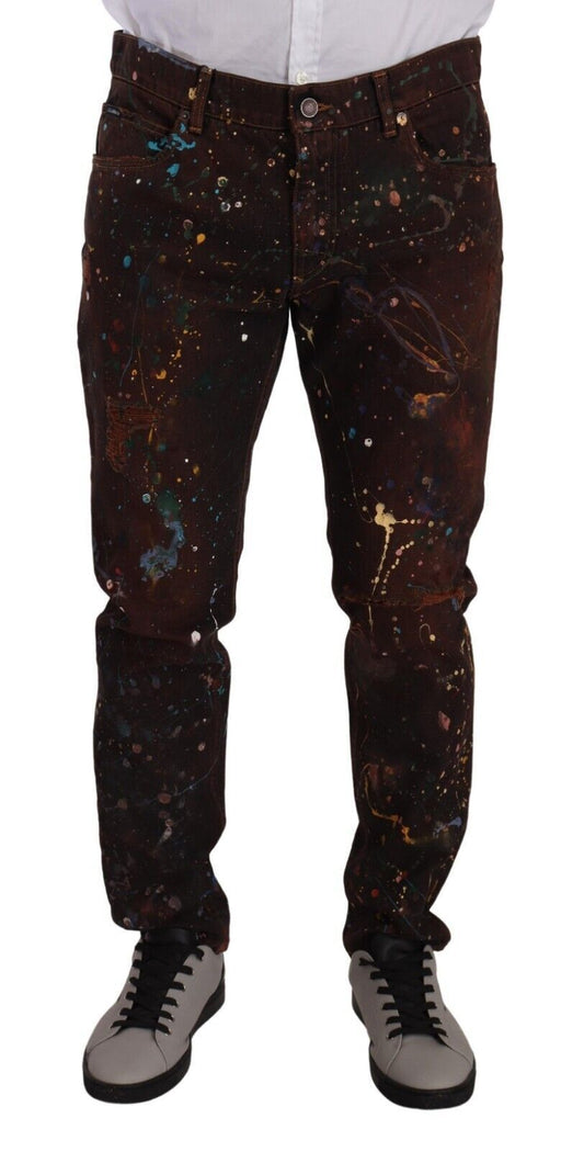 Elegantes jeans de mezclilla pintados en varios colores