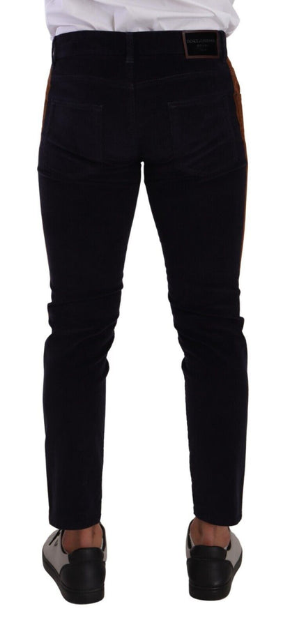 Elegante mezclilla de corte entallado para el hombre moderno