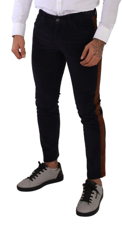 Elegante mezclilla de corte entallado para el hombre moderno