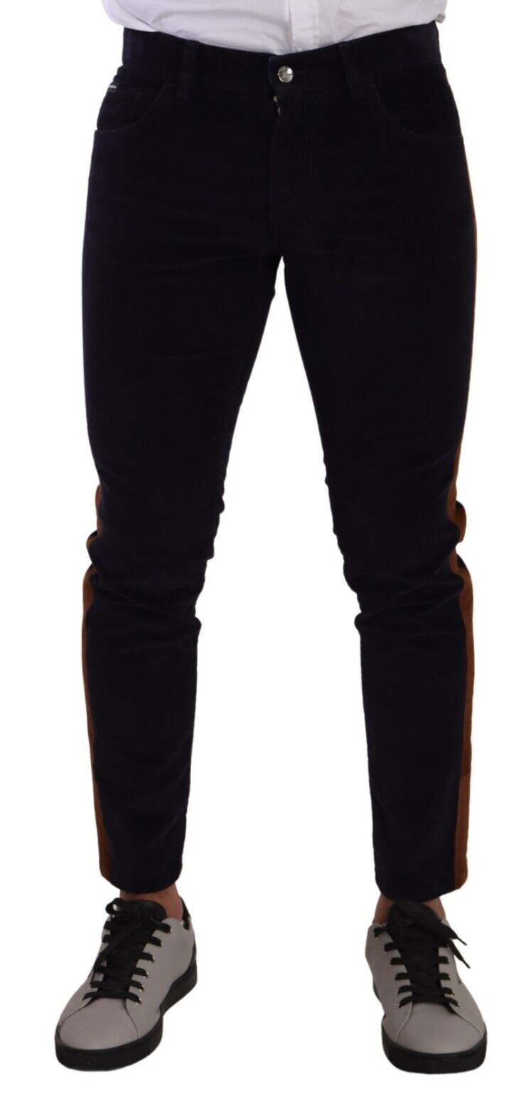 Elegante mezclilla de corte entallado para el hombre moderno