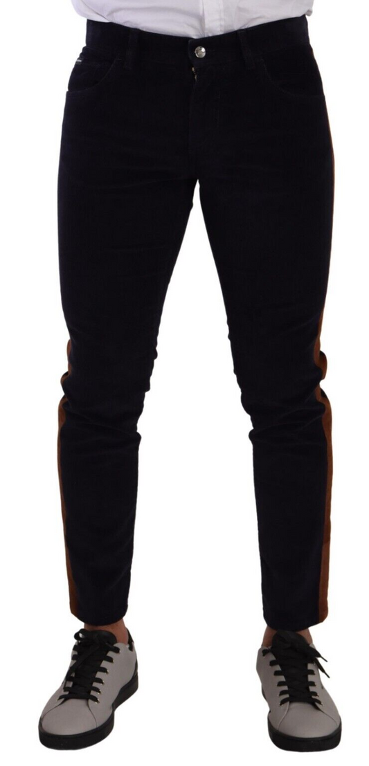 Elegante mezclilla de corte entallado para el hombre moderno