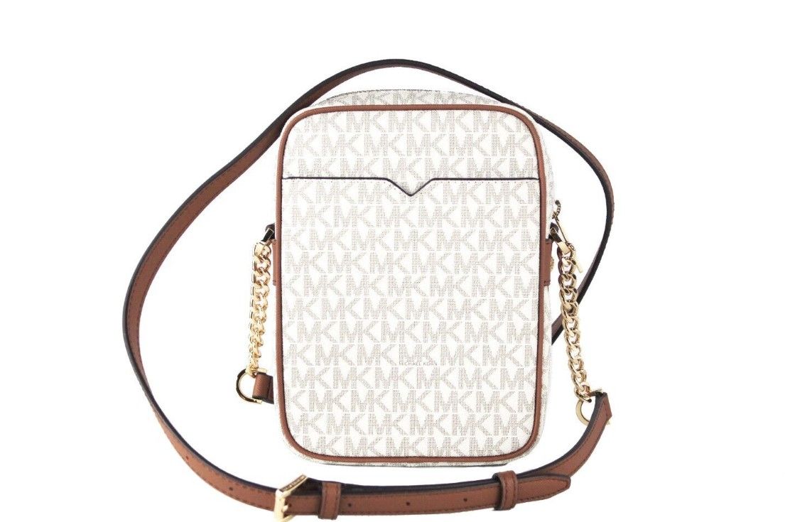 Bolso bandolera Jet Set mediano de PVC color vainilla con cadena North South