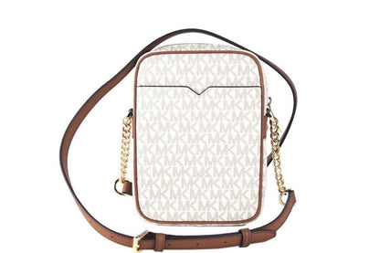 Bolso bandolera Jet Set mediano de PVC color vainilla con cadena North South