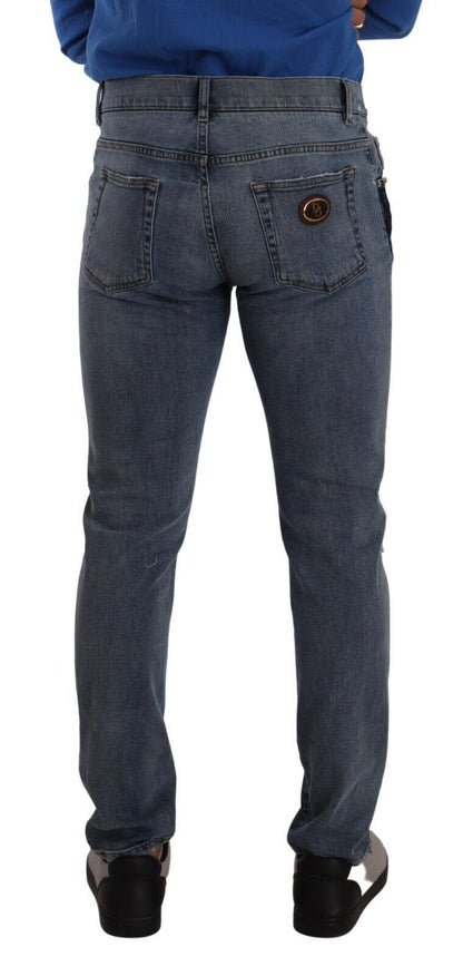 Denim desgastado de corte entallado y elegante