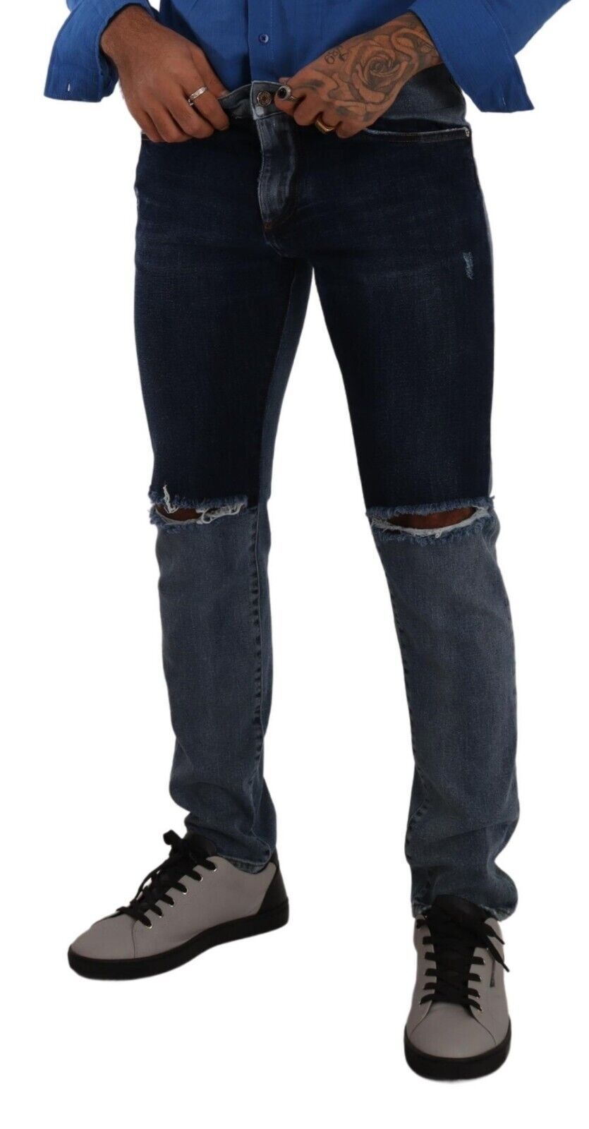Denim desgastado de corte entallado y elegante