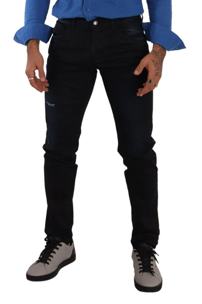 Vaqueros de mezclilla azul oscuro de corte entallado y elegantes