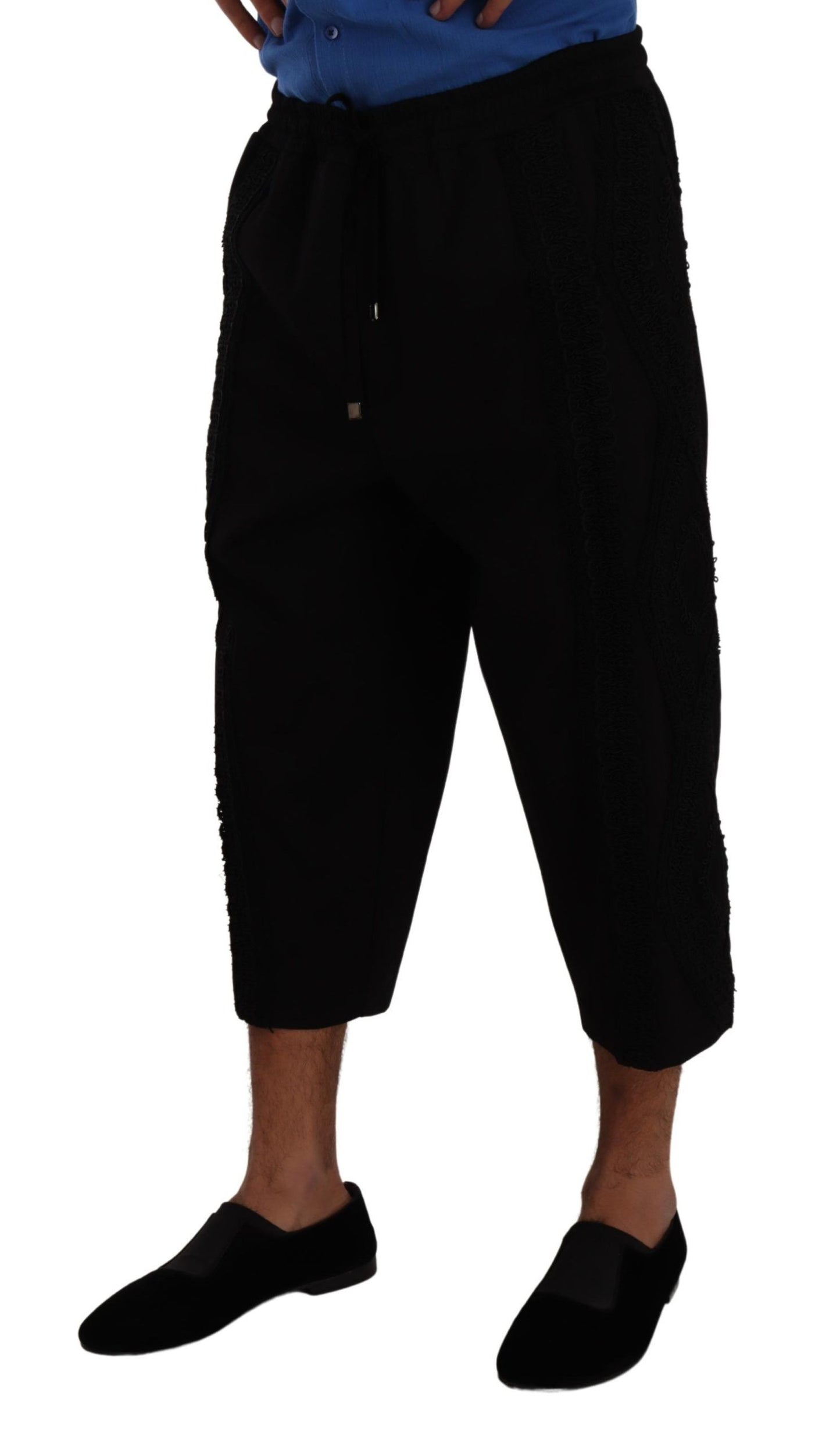 Elegantes pantalones negros de torero recortados