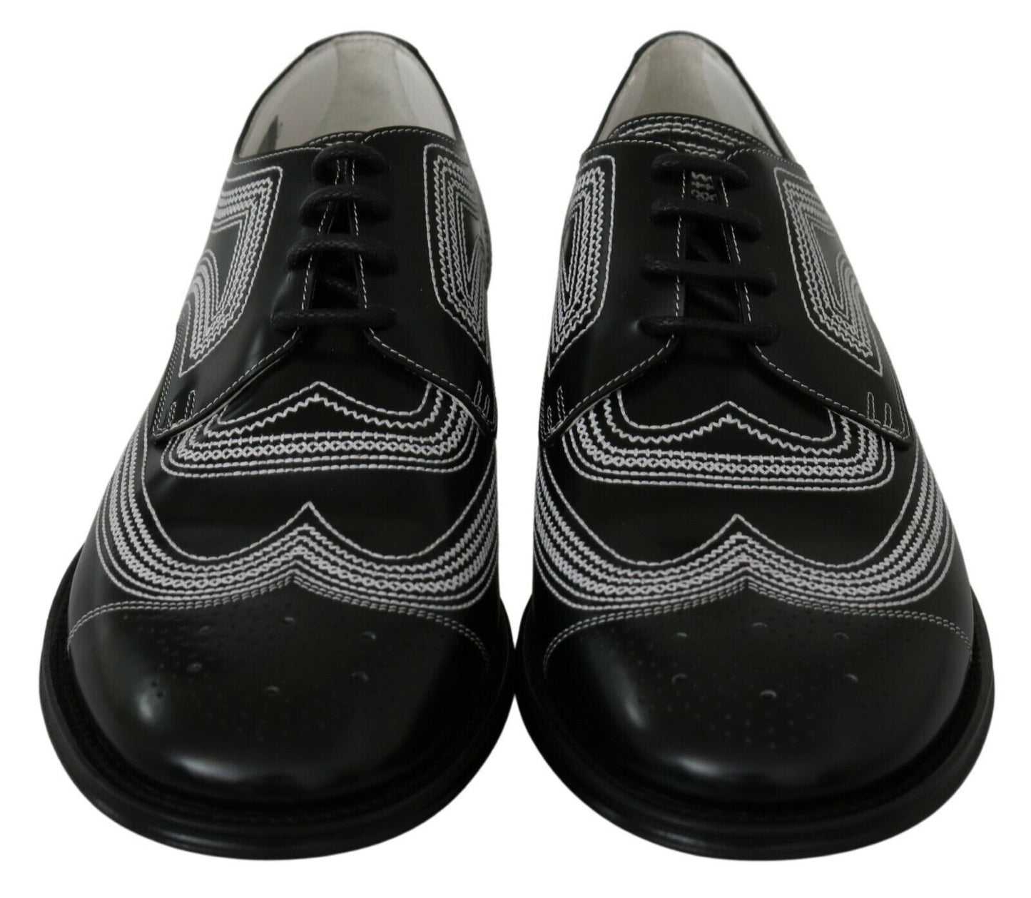 Elegantes zapatos Derby en blanco y negro