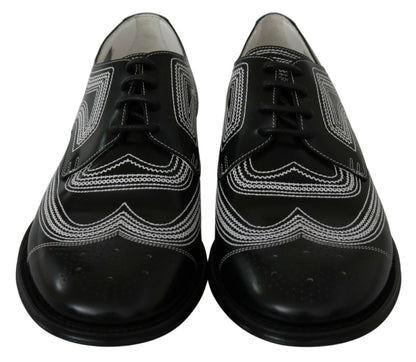 Elegantes zapatos Derby en blanco y negro