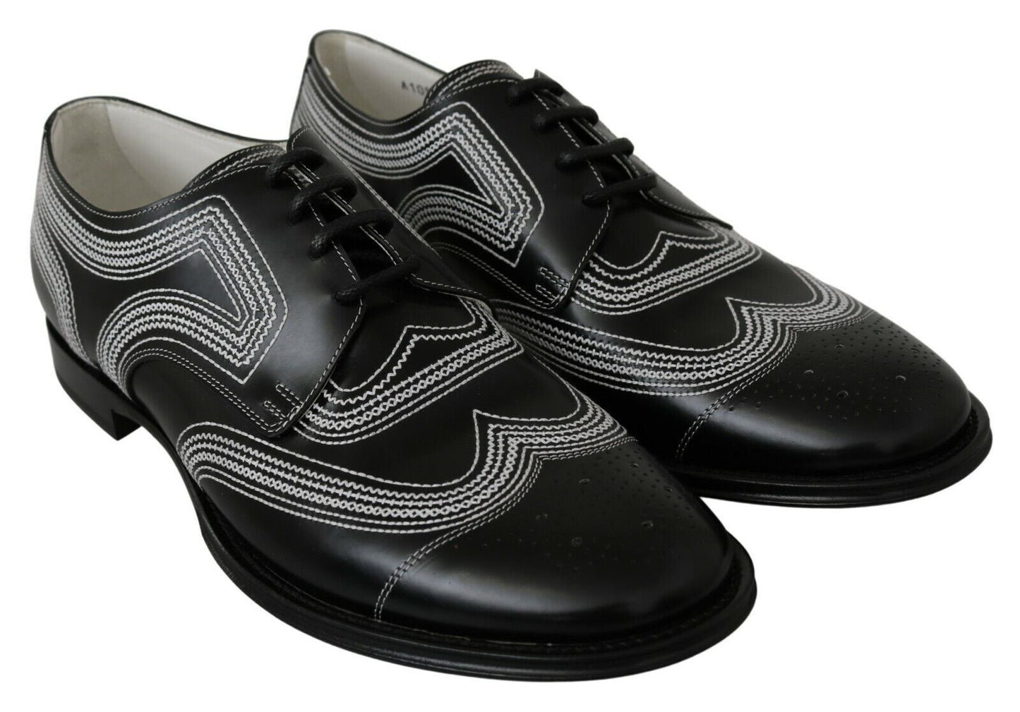 Elegantes zapatos Derby en blanco y negro