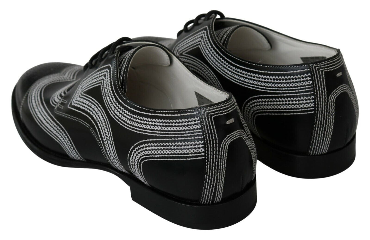 Elegantes zapatos Derby en blanco y negro