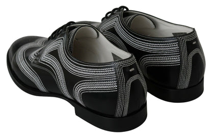 Elegantes zapatos Derby en blanco y negro