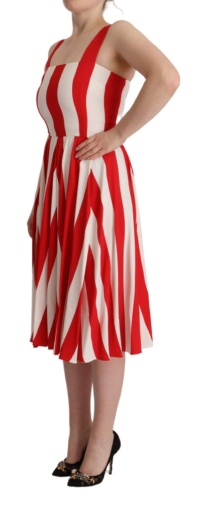 Elegante vestido recto de rayas en forma de A